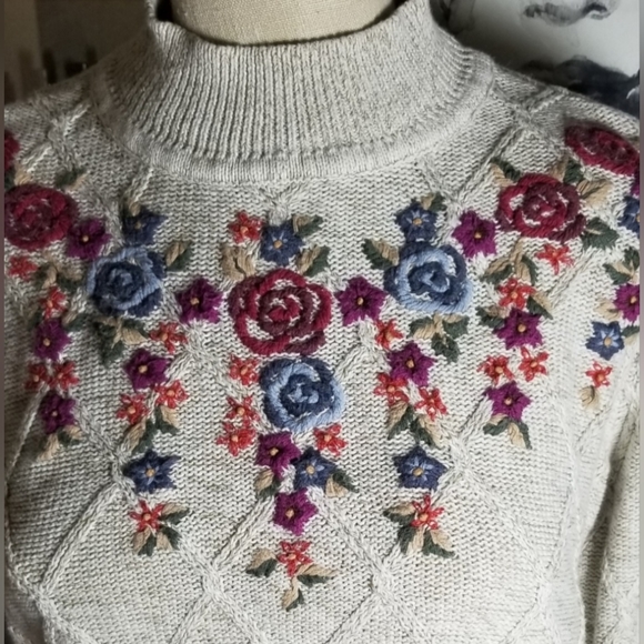 Alfred Dunner Embroidered Knit Mock Turtleneck Petite Medium - Picture 2 of 8